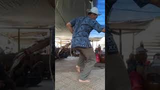 Download lagu Tarian tunggal dayak kalimantan mp3