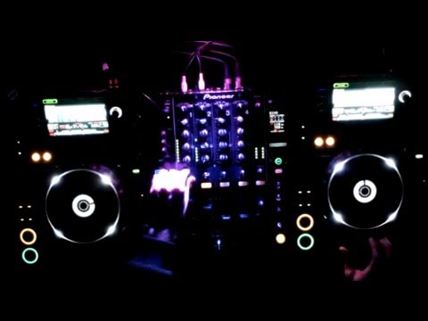 Dj Mateus B . - Performance w/ PIONNER DJM 900 + CDJ 2000 (Deep House / Karmon Tracks)
