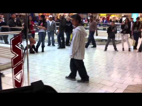 Break Dance Battle @ Woodfield Mall to DJ Ecko tunes