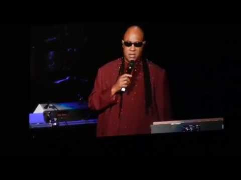 STEVIE WONDER rapping with Audience - Conversation about GUNS