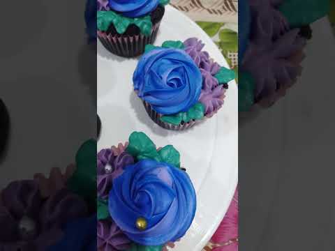 cupcakes decoration idea@Shagufta munir ka kitchen