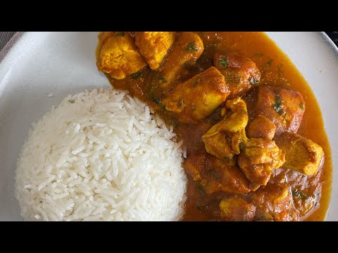Quick and easy lunch - Chicken breast in tomato sauce with curry - Eat in 20 minutes