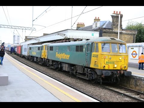 86608 & 86614 at Camden Road on 4M87 Felixstowe to Trafford Park   24/11/16