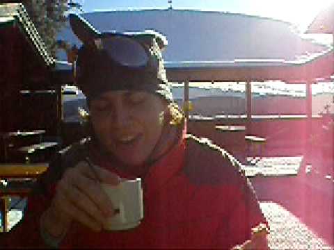 Panda "jódluje"...........