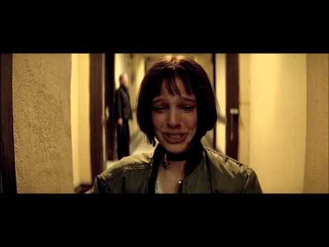 Leon The Professional-Open The Door Scene
