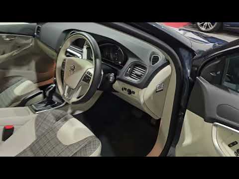 Volvo V40 2.0 D4 MOMENTUM 190BHP AUTOMATIC **ADAPT - Image 2
