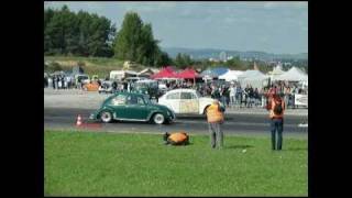 preview picture of video 'Das Drag Day #8 Bitburg 2010 VW Käfer 1/4 Meile - Käfer-Wheelies'