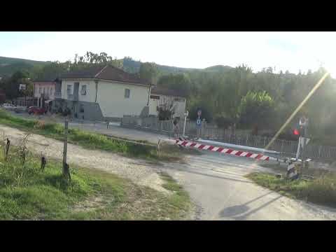 Passaggio a livello con le casse FS64 a Campagna di Calosso.