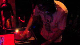 DJ Bizzy spins Travis Barker 