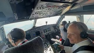 León XIV sorprende a los pasajeros con una visita a la cabina durante su vuelo a Barcelona