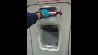 Opening the Overwing Emergency Exit Door on a #Boeing 737 700 NextGen