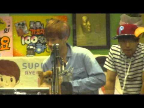 120531 Sukira - Hyukjae dancing with Choco [Fancam]