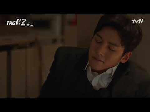 Je-Ha shot during crossfire (THE K2 E15) Injured/Hurt/Wounded/Bleeding/In pain/Sick male lead scene