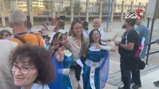 رقصات فلكلورية و«سيلفي».. سائحو السفينة «MSC ARMONIA» يتفاعلون مع فرق الفنون الشعبية في بورسعيد