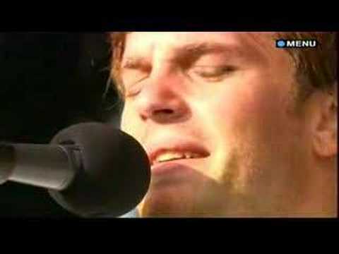 Kings of Leon - Trani (T in The Park 2007)