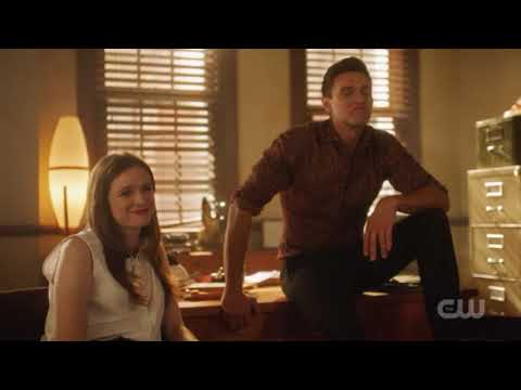 The Flash 5x02 'Blocked' - Nora Accidently Throws Lightning at Barry.