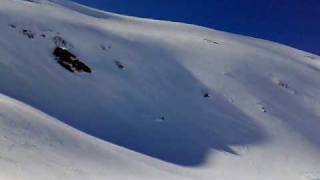 preview picture of video 'Snowboarding Humpback in Gulmarg, Kashmir'