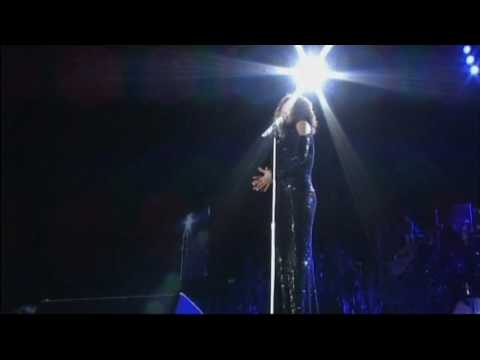 Whitney Houston says sorry for voice at London gig