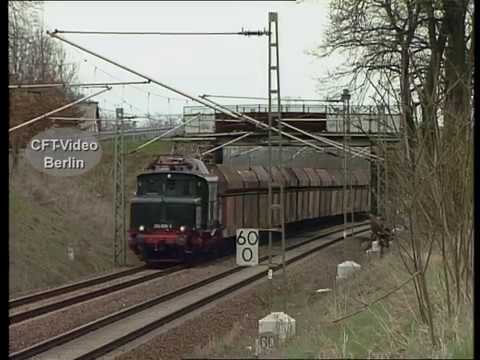 Eisenschwein E94 056 oder 254 056 mit  Kohlewagenzug  unterwegs