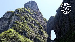 Video : China : The stunning TianMen ('Heaven's Door') Mountain 天门山, HuNan province