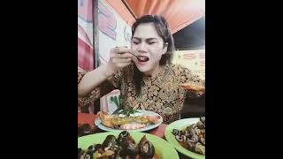 Download lagu DJ katty butterfly mukbang seafood! mp3