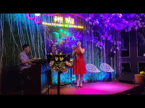 Tiếng khóc hồn thơ - Uyên Loan