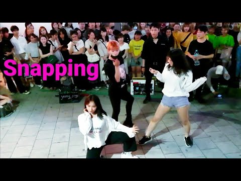 20190720_214239《ChungHa_Snapping》#강레오&#유원&#호용 청하#스내핑 with#Paradox(#서유빈,#곽서희) 홍대버스킹 #SnowHorse