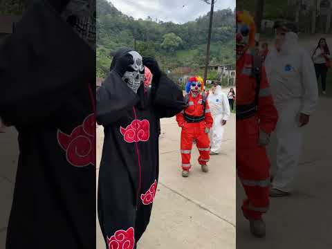 Videos música de trío querreque en el centro de Acayuca hidalgo y carnavaleros bailando como calnali