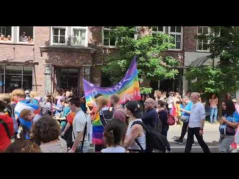 Wir auf der CSD-Parade Hamburg 2023