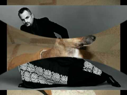 Videoclip de El perro — Miguel Bosé