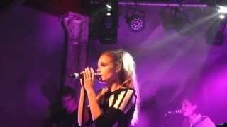 Florrie @ Xoyo &#39;Looking for love&#39;