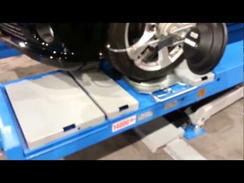 Ravaglioli's Vistar  3D wheel alignment computer with  14000 lbs capacity scissor lift