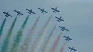 preview picture of video 'Frecce Tricolori - Finale a Grado 11-08-07'