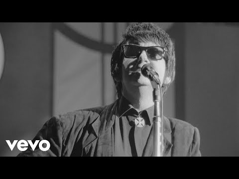 Video thumbnail for (All I Can Do Is) Dream You (Live)