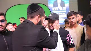 איך לחיות בגן עדן כבר כאן בעולם הזה?  הרב שניר גואטה בשידור מטורף עם סיפורים מהעולם שמעבר (הרב שניר גואטה) - התמונה מוצגת ישירות מתוך אתר האינטרנט יוטיוב. זכויות היוצרים בתמונה שייכות ליוצרה. קישור קרדיט למקור התוכן נמצא בתוך דף הסרטון