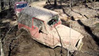 preview picture of video 'Jeep wrangler stuck in mud (towing)'
