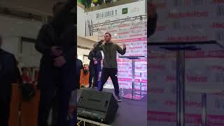 Anastasio canta &quot;La fine del mondo&quot;. Instore @ Centro Commerciale Le Due Torri, Stezzano