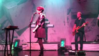 Tegan and Sara - band introduction + Tegan screaming ICH LIEBE DICH @ Capitol in Offenbach (17/6/13)