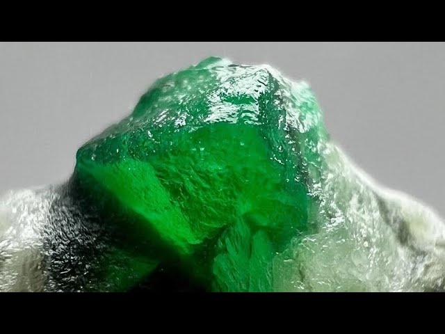 زمرد خام باكستاني طبيعي (غير معالج) 41.8 قيراط