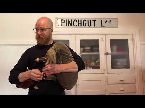 Simon Rickard playing the musette