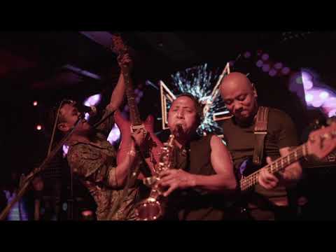 Sadhai Sadhai Live | Mantra Band | Privé Nepal