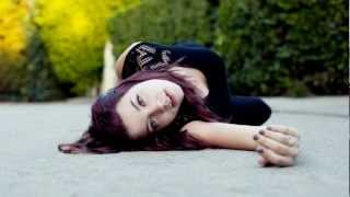 Hana Pestle - What Makes Things (This Way version) lyrics