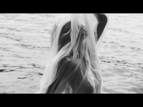 Mari Merenda - REVERBERO (lyric video)