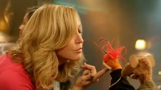 'The Muppets' Take Lara Spencer Backstage video