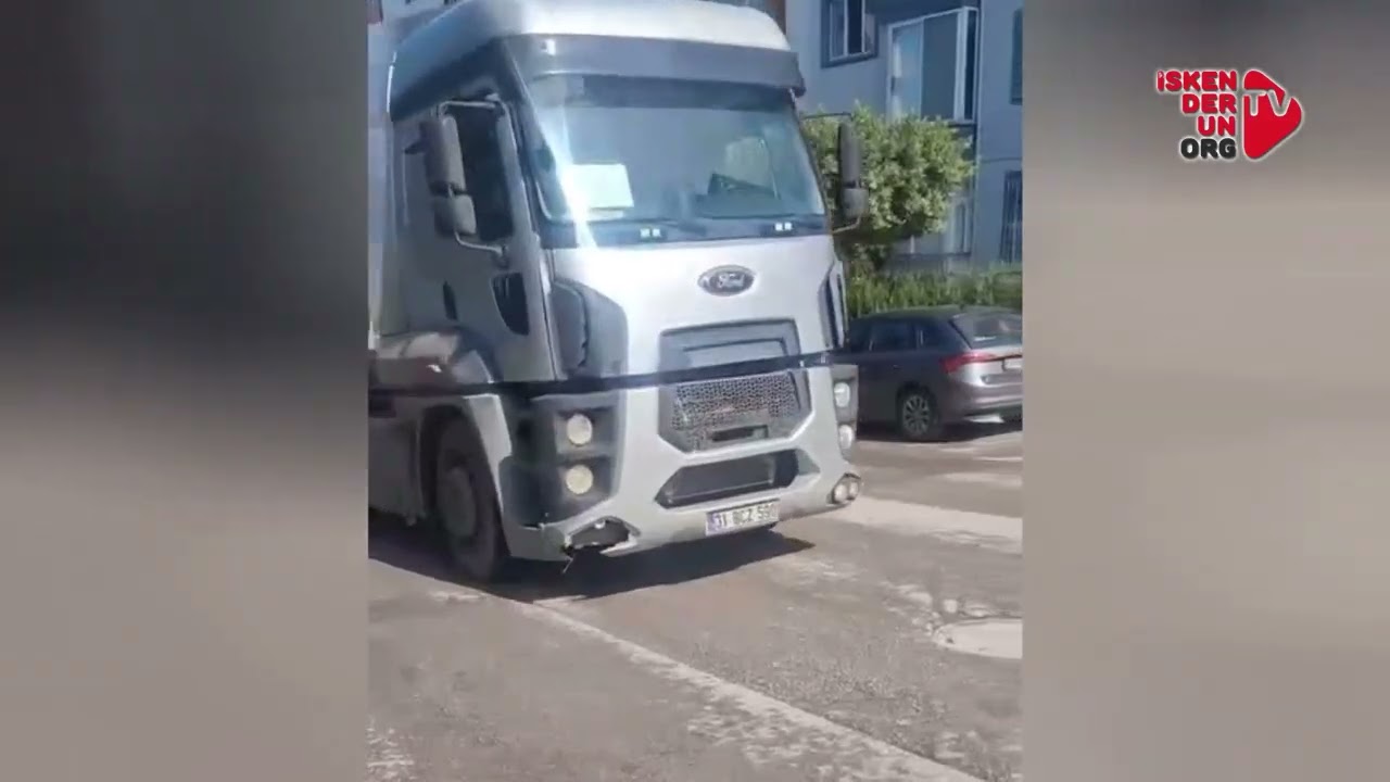 İskenderun’da Çöp Tırlarından sızan pis suya Tepki!