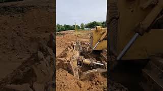 #classic #caterpillar #d6        D6D pushing topsoil..