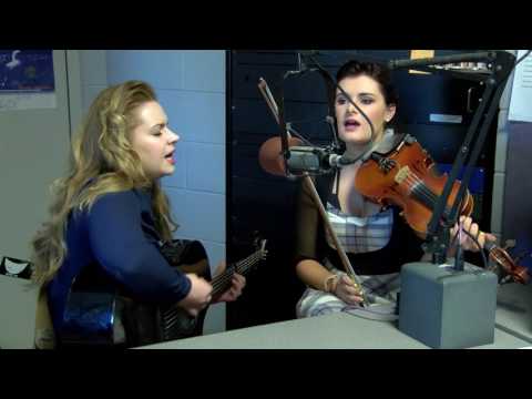 Cassie and Maggie - 'Buain A' Choirce (Reaping the Oats)'