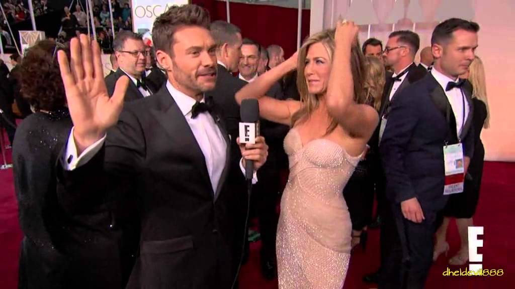 Reese Witherspoon Grabs Jennifer Aniston's Butt at at 2015 Oscars! - YouTube