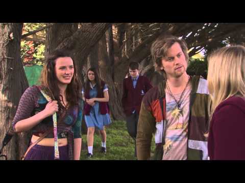Neighbours: Monday 24 November - Clip