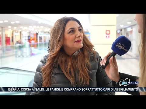 Isernia, rush to the sales: families are buying mostly clothing.